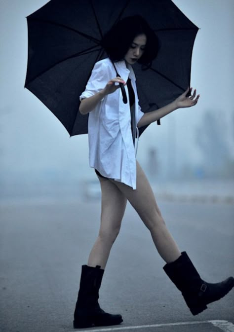 Umbrella Reference, Umbrella Poses, Umbrella Pose, Unusual Poses, Rainy Day Photography, Umbrella Drawing, Commercial Modeling, Girl In Rain, Photographing People