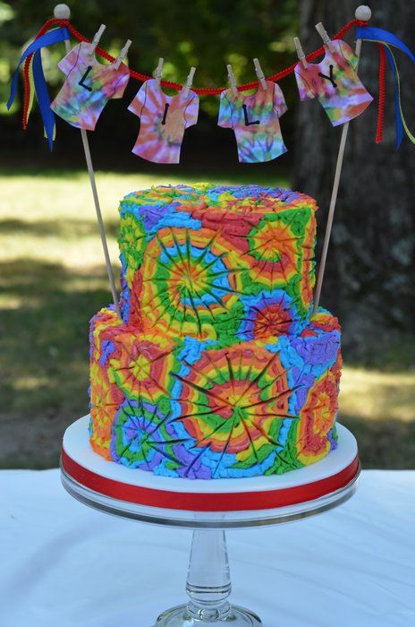 Tie Dye Birthday Party Cake - by Elisabeth @ CakesDecor.com - cake decorating website Tie Dye Birthday Cake, Tye Dye Cake, Hippie Cake, Tie Dye Birthday Party, Hippie Birthday Party, Red Birthday Cakes, Ty Dye, Tie Dye Birthday, Hippie Birthday