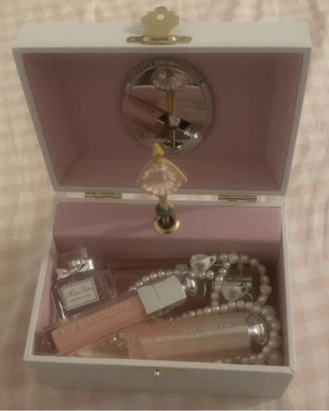 Coquette Aesthetic Pictures Pink, Ballerina Music Box Vintage, Pink Old Money Aesthetic, Coquette Dollete Aesthetic, Paris Coquette, Aesthetic Ballerina, Coquette Dollette Aesthetic, Dollete Aesthetic, Ballerina Box