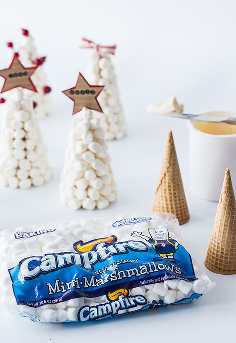 Marshmallow Christmas Crafts, Marshmallow Christmas Tree, Mini Marshmallow Crafts, Mini Marshmallows Ideas, Christmas Marshmallow Ideas, Marshmallow Crafts For Kids, Mini Marshmallow Recipes, Marshmallow House, Marshmallow Snowflake