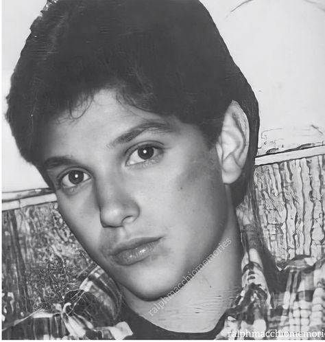 Ralph Macchio Black And White, Ralph Macchio The Outsiders, Johnny Cade, Daniel Larusso, William Zabka, Famous Pictures, Karate Kid Cobra Kai, Kid Cobra, Ralph Macchio