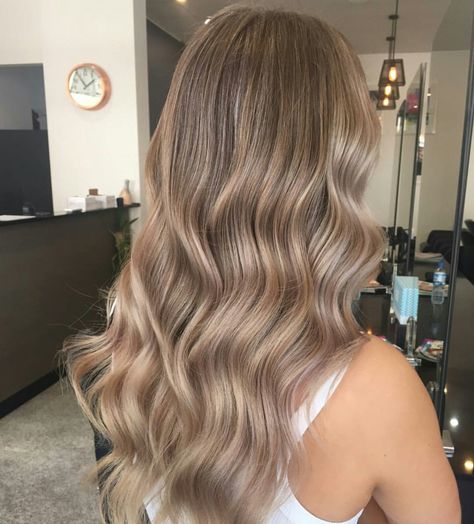 Honey Beige Hair Color, Champagne Bayalage Hair, Champagne Brown Hair, Light Beige Blonde Hair, Dark Beige Blonde Hair, Champagne Blonde Hair, Brunette Balayage, Dirty Blonde Hair, Honey Blonde Hair