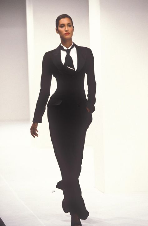 Dolce And Gabbana 90s Archive, Dolce Gabbana Blazer, Dolce And Gabbana 1995, Dolce And Gabbana 90s, Yasmin Ghauri, Nonbinary Aesthetic, Studio Closet, Yasmeen Ghauri, Woman In Suit