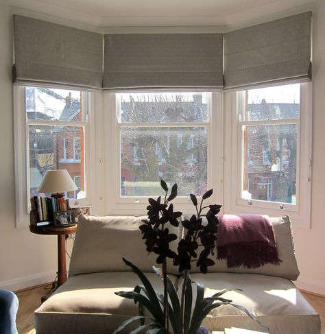 Geometric patterned roman blinds in a bay window. Could work in the bedroom bay window - blinds attached above the architrave and covering the width of each bay, rather than only the window Modern Bay Window, Roman Blinds Living Room, Kitchen Window Dressing, Bedroom Curtains With Blinds, Bay Window Bedroom, Bay Window Blinds, Blinds Living Room, Bay Window Treatments, Bedroom Bay Window