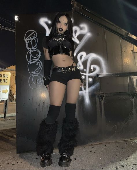 Grunge Rave Outfits, Goth Rave Outfits, Paznokcie Hello Kitty, Techno Outfit, Rave Fits, Festival Rave Outfit, Goth Girl, Alt Fashion, Swaggy Outfits