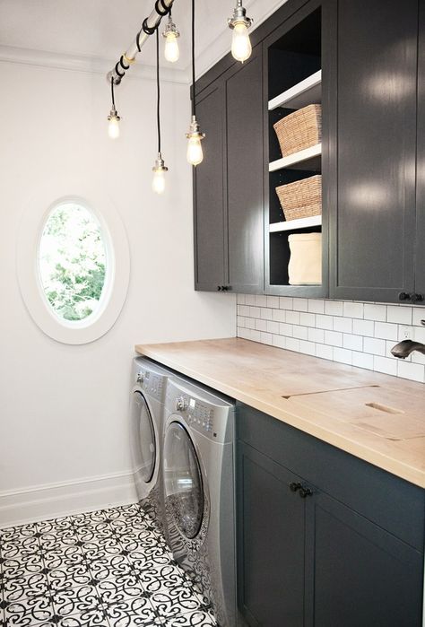 Laundry Room Storage Shelves, White Laundry Rooms, Small Laundry Room Organization, Room Storage Diy, Basement Laundry Room, Dream Laundry Room, White Laundry, Laundry Design, Modern Laundry Rooms