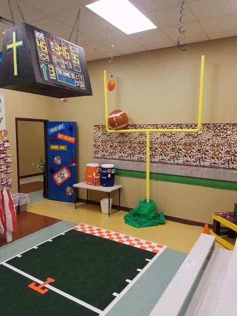 Sports Vbs, Basketball Food, Vbs Olympics, Football Locker Decorations, Sports Theme Classroom, Study Decor, Locker Decorations, Christian Crafts, School Dances