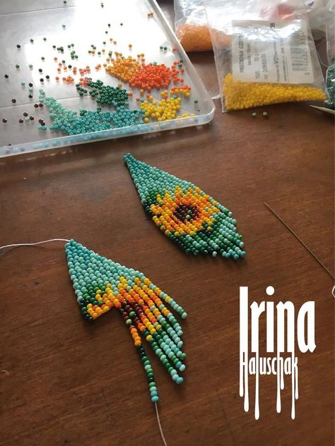 SEED BEAD LOOM TUTORIAL #SeedBeadTutorials Sunflower Beaded Earrings, Flower Seed Bead, Beaded Jewelry Earrings, Beaded Earrings Native, Beaded Earrings Tutorials, Beaded Earrings Diy, Beaded Art, Brick Stitch Earrings, Beaded Jewlery