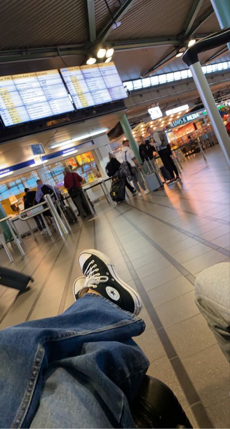 Just off a flight after a long morning with a cute outfit jeans and converse Airport Snapchat Stories, Airport Snapchat, Airport Girl, Airport Crush, Amsterdam Airport, Schiphol Airport, Astro Jinjin, Adventure Aesthetic, Amsterdam