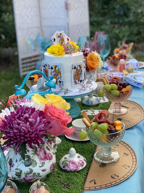 Alice In Wonderland Picnic, Picnic Decor, 18th Birthday Party, Spring Party, 18th Birthday, Birthday Decorations, Alice In Wonderland, Birthday Parties, Birthday Party