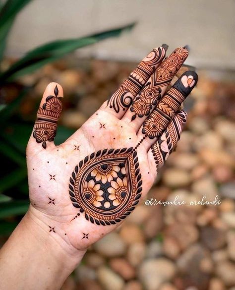 Mehendi Brides, Mehndi Bridal, Peacock Mehndi Designs, Short Mehndi Design, Jagua Henna, Front Mehndi Design, Tato Henna, Rose Mehndi Designs, Mehndi Designs For Kids