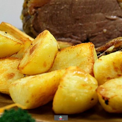 Super Crispy Crunchy Roast Potatoes Irish Roasted Potatoes, Roast Dinners, Potatoes Crispy, Roast Potatoes, Roast Dinner, Roasted Potatoes