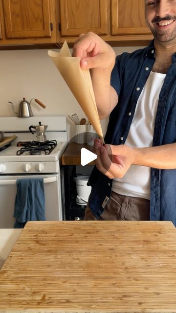 Eric King on Instagram: "Here’s how to make a paper cone or a parchment paper piping bag if you’re in a pinch. Save this post so you can come back to it!  Now, I usually have large and small plastic piping bags but sometimes I run out and need one. This is a good option for small work like piping melted chocolate or glazes; not great for frosting cakes for instance. I learned how to do this in a random baking class I took in college and had to pull the trick out again to make these cookies. It takes a little bit of practice but it’ll feel more natural the more you do it.   You can also shimmy the cone up and to your left or down and to the right to make it bigger or smaller—that also takes some practice.   #bakingtips #kitchenhacks #bakingideas #pipingtechniques #bakersofinstagram #bakingv How To Make Piping, Piping Techniques, Piping Bag, Baking Classes, Paper Cones, Diy Cookie, Pastry Bag, Melted Chocolate, Baking Paper