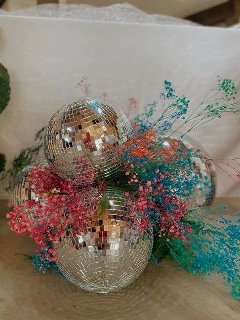 Disco Ball Flowers, Disco Ball Prom Theme, Mexican Disco Wedding, Disco Wedding Centerpieces, Glitz And Glam Wedding Theme, Disco Flower Arrangements, Disco Ball Theme Wedding, Garden Party Disco, Mirrorball Centerpiece