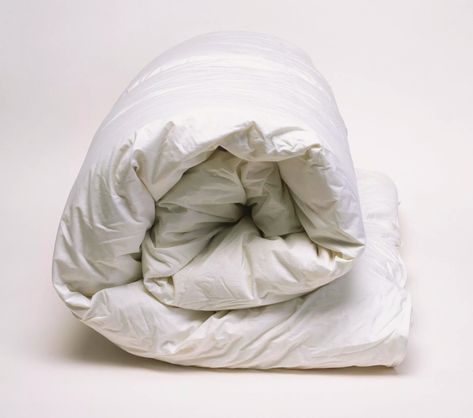 The right way to store comforters, down duvets and other bedding Store Comforters, Comforter Storage, Gender Neutral Style, King Size Comforters, Down Comforters, Linen Closet Organization, Vacuum Storage Bags, Vacuum Storage, White Goose