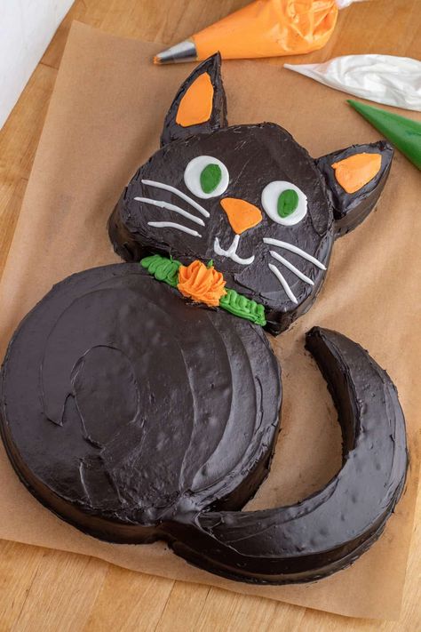 Black Cat Cake, Easy Unicorn Cake, Fun Halloween Desserts, Yogurt Melts, Orange Icing, Orange Frosting, Cake Hacks, Halloween Dessert, Vegetarian Cake