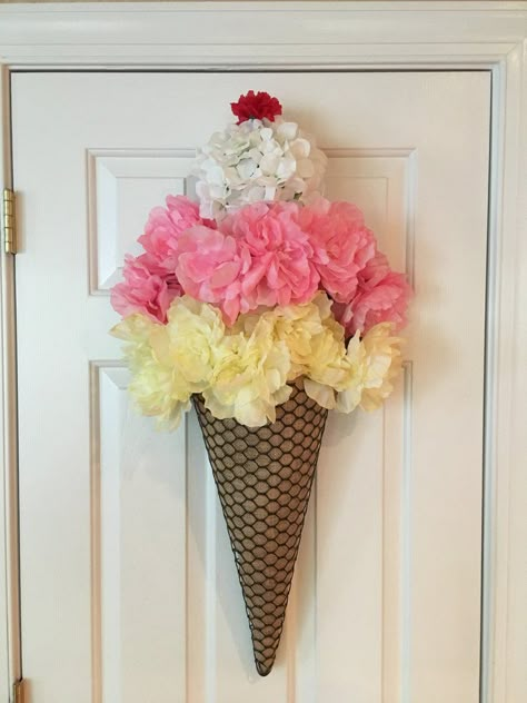 Door Decorations Birthday, Floral Ice, Cone Wreath, Flip Flop Wreaths, Birthday Summer, Spring Door, Floral Craft, Decoration Originale, Wreath Summer