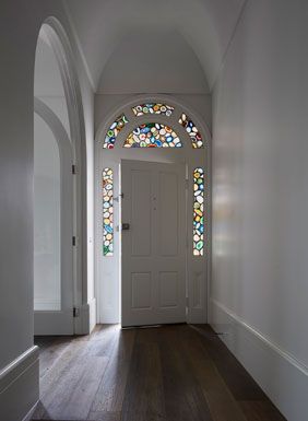 House in Melbourne by b.e architects Victorian Front Doors, زجاج ملون, Stained Glass Door, Modern Victorian, Renovation Design, Glass Front Door, House Things, Design Living Room, Style At Home