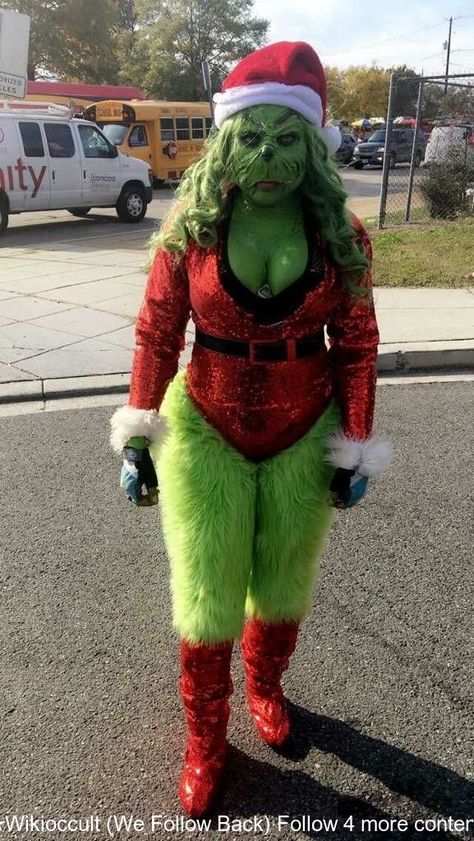 Green Pants Halloween Costume, The Grinch Cosplay, Cute Grinch Costume, The Grinch Costume For Women, Diy Christmas Costumes For Women, Ugly Halloween Costumes, Grinch Costume Women, Weird Aesthetic Outfits, Grinch Halloween Costume