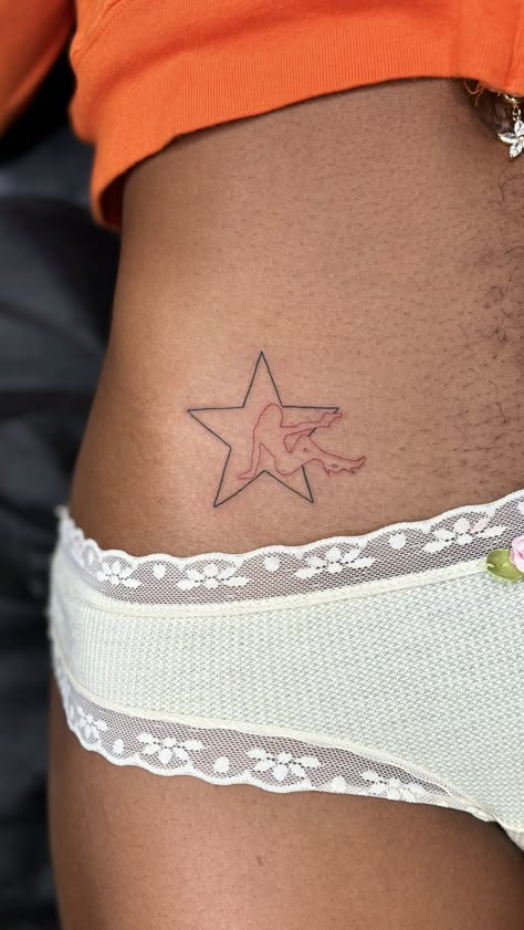 𝐊. (@aquababyk_) on X Wing Tattoos On Wrist, Belly Button Tattoo, Small Star Tattoos, Stomach Tattoos Women, Grunge Tattoo, Pretty Hand Tattoos, Henna Tattoo Designs Hand, Pretty Tattoos For Women, Tattoos For Black Skin