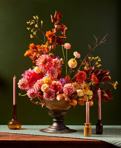 Friendsgiving Flower Arrangements, Thanksgiving Flower Centerpieces Table, Thanksgiving Arrangements Floral, Fall Floral Arrangement Ideas, Fall Fresh Flower Arrangements, Thanksgiving Floral Centerpieces, Thanksgiving Flower Centerpieces, Birthday Tablescape, Thanksgiving Flower Arrangements