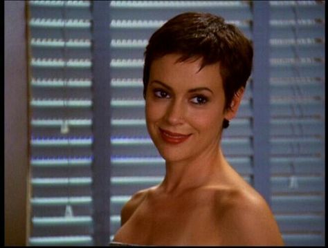 Alyssa Milano Hair, Phoebe Charmed, Phoebe Halliwell, Charmed Tv, Twa Hairstyles, Short Hair Pixie Cuts, Alyssa Milano, Short Styles, Hair Reference