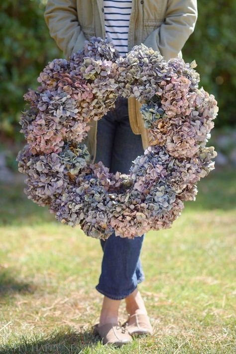 Dried Hydrangea Wreath, Hydrangea Wreath Diy, Fall Hydrangea Wreath, Simple Wreath, Fall Hydrangea, Fall Leaf Wreaths, Straw Wreath, Dried Hydrangeas, Felt Wreath