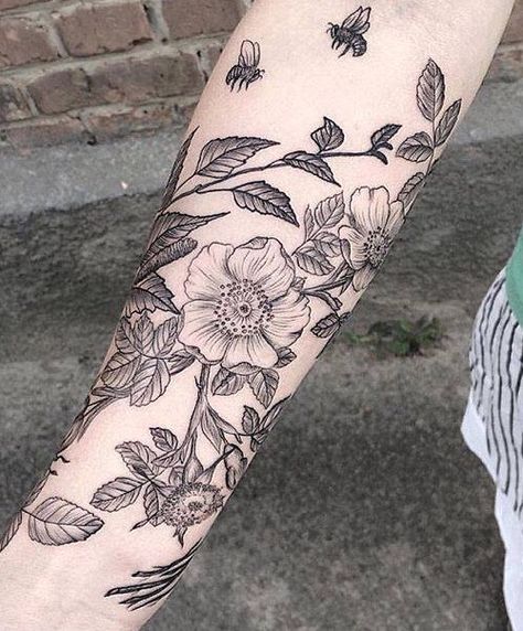 #tattoo #linework Tatuaje Studio Ghibli, Nature Tattoo Sleeve, Insect Tattoo, Nature Tattoo, Inspiration Tattoos, Floral Tattoo Sleeve, Geniale Tattoos, Floral Tattoo Design, Botanical Tattoo