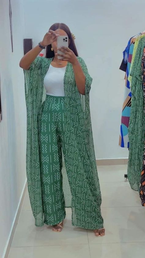 Modest Dresses Fashion, 2piece Outfits, Chic Dress Classy, Mode Kimono, African Wear Dresses, African Inspired Clothing, African Fashion Modern, Effortlessly Chic Outfits, African Fashion Women Clothing