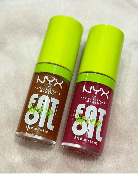 Nyc Fat Lip Oil, Nyc Lip Gloss, Fat Oil, Makeup Bag Essentials, Lip Gloss Collection, Lip Shine, Evening Makeup, Pretty Skin Care, Body Makeup