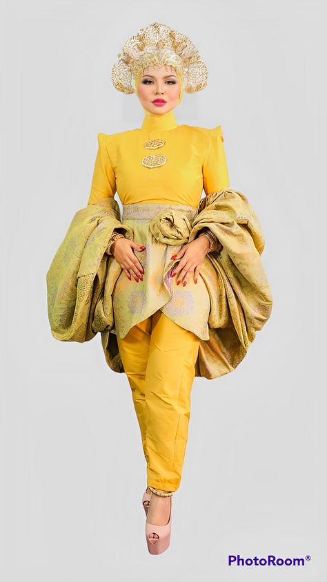 Aina Abdul, Malay Fashion, Retro Dress, All About Fashion, Formal Dress, Fashion Collection, Fashion Inspiration, Fashion Dresses, Style Inspiration