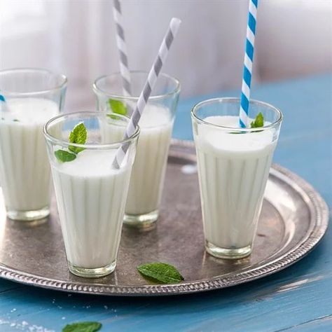 Ayranlarımızın ayranı ile başlayalım... Yogurt Diet, Yogurt Drink, Probiotic Yogurt, Yogurt Drinks, Greek Flavors, Persian Food, Turkish Recipes, Okra, Mocktails