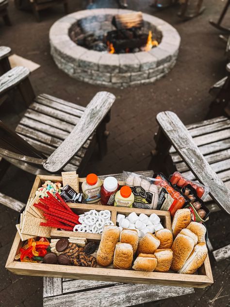 Cute Bonfire Ideas, Bon Fire Night Food, Ladies Bonfire Night, Fire Pit Night Friends, Campfire Engagement Party, Beach Bonfire Food Ideas, Bonfire Bachelorette Party, Birthday Bonfire Ideas, Backyard Summer Party Ideas