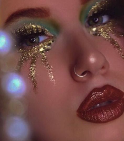 Golden Tears Gold Makeup Looks Gemstone Tears Makeup, Fashion Fantasy Makeup, Dripping Gold Makeup, Golden Tears Makeup, Gold Drag Makeup, Gold Tears Makeup, Tears Makeup Look, Tear Drop Makeup, Glitter Tears Makeup