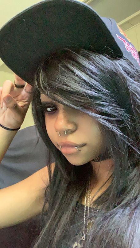 Scene Hair Black People, Curly Emo Hairstyles, Emo Indian, Scene Black Woman, Pretty Emo Girl, Emo Black Women, 2000s Emo Hair, Black Scene Girl, Emo Latina