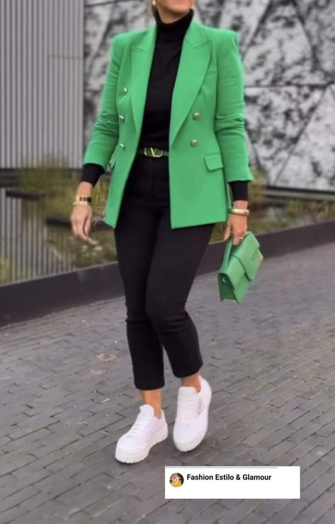 Green Blazer Women Outfit, Green Blazer Outfit, Blazer Verde, Green Stuff, Blazer Outfit, Green Blazer, Blazer Outfits, White Blazer, Green Shirt