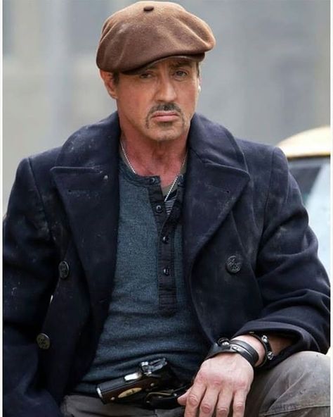 #TheExpendables #SylvesterStallone #ArnoldSchwarzenegger #JasonStatham #Expendables #Rambo #JohnRambo #DwayneJohnson #Creed #Rocky… The Expandables, John Rambo, Flat Cap Men, Flats Outfit, The Expendables, Tough Guy, Sylvester Stallone, Flat Cap, Pea Coat