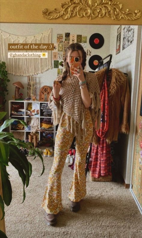 Alternative Boho Outfits, Hippie School Outfits, Hippie Style Clothing Winter, Earthy Fall Outfits, 70s Winter Outfits, 70s Fall Outfits, Hippie Teacher Outfits, Boho Winter Outfits Hippie, Hippie Fall Outfits