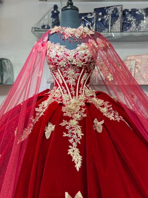 Red And Gold Sweet 16 Dresses, Xv Dresses Red, Red And Gold Quince Dress, Red And Gold Quinceanera Dresses, Pink And Gold Sweet 16, Red Quince Dress, Gold Quince Dress, Red Quinceanera Ideas, Quinceanera Red