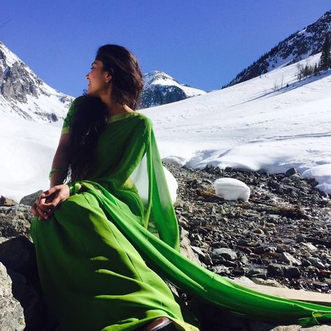 Sai Pallavi Hd Images, Sai Pallavi, Snow Photography, Saree Poses, Saree Photoshoot, Actors Images, Saree Look, Celebrity Look, Beautiful Saree