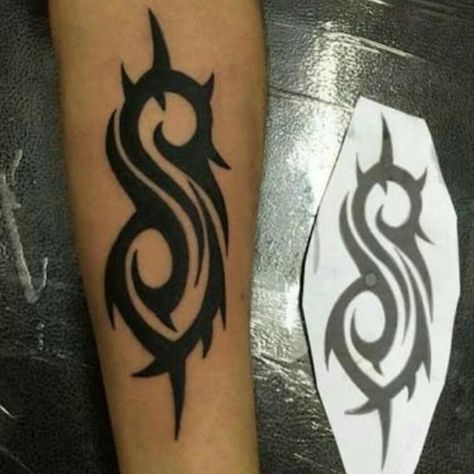 Slipknot Back Tattoo, Slipknot S Tattoo, Murderdolls Tattoo, Metal Head Tattoo Ideas, Metal Head Tattoos, Soad System Of A Down Tattoo, Metalhead Tattoo Ideas, Nu Metal Tattoo, Slipknot Tattoo Ideas