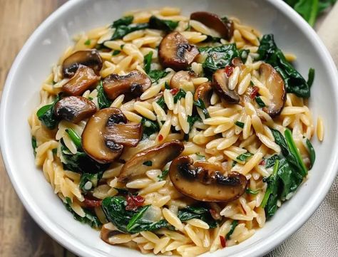 Quick and Flavorful Spinach and Mushroom Orzo in a Creamy Garlic and Smoked Paprika Sauce Mushroom Orzo, Spinach Orzo, Creamy Orzo, Spinach And Mushroom, Sweet Chili Chicken, Mushroom Spinach, Parmesan Asparagus, Paprika Sauce, Spinach Mushroom