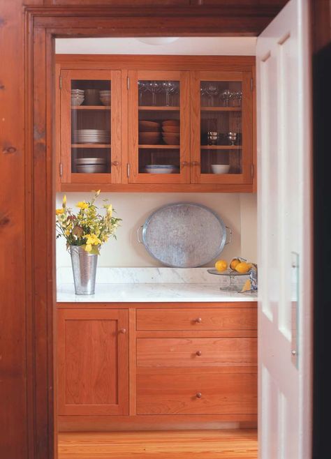 I love this look- cherry cabinets in shaker style Farmhouse Kitchen Cabinet Decor, Cherry Wood Kitchen Cabinets, Cherry Wood Kitchens, Kitchen Cabinet Door Styles, Light Wood Kitchens, Kitchen Desks, Kitchen Cabinets And Countertops, Cherry Kitchen, Shaker Kitchen Cabinets