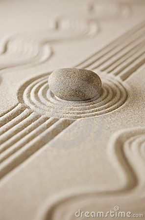 Mini Jardin Zen, Zen Garden Sand, Let Go Of Things, Sand Garden, Miniature Zen Garden, Mini Zen Garden, Zen Garden Design, Japanese Zen Garden, Zen Gardens