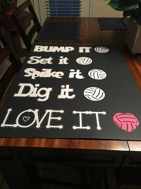 Volleyball Poster Ideas, Volleyball Locker Decorations, Volleyball Decorations, Volleyball Room, Volleyball Signs, Night Volleyball, Volleyball Crafts, Volleyball Locker, Spirit Posters