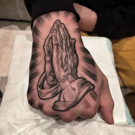 Praying hands Christian Hand Tattoos For Guys, Fist Tattoo Ideas For Men, Lil B Tattoo, Prayer Hands Tattoo, Traditional Chicano Tattoos, Praying Hands Tattoo Design, Herren Hand Tattoos, Art Chicano, Praying Hands Tattoo