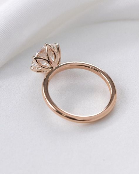 **Antique Tulip Moissanite Engagement Ring, 2ct Round Cut Solitaire Ring, 10k/14k/18k Rose Gold Bridal Wedding Ring, Unique 6 Prong Set Ring, 2ct Engagement Ring, Simple Round Cut Moissanite Engagement Ring, Floral Women Ring, Anniversary Ring Gifts, Handmade Ring, Customized Ring, Minimalist Jewelry, Daily Wear Ring, Flower Style Ring** If you want to buy any item from us in wholesale, Please contact to us. We will give you more discount for that items. ❤ Description of Ring ↦ Center Stone Shape : Round Cut Moissanite ↦ Stone Size : 2.00CT ↦ Stone Measurement : 8.00mm ↦ Stone Clarity : VVS1 ↦ Stone Color : D E F ↦ Stone Cut : Excellent ↦ Hardness : Moissanite 9.25 ↦ Lifetime warranty of moissanite sparkle ❤ Metal Options: ↦ We provide our all jewelry in below options -925 Sterling Silver 2ct Engagement Ring, Solitaire Wedding Ring, Prong Ring, Engagement Ring Round, Round Solitaire Engagement Ring, Round Solitaire, Wedding Rings Solitaire, Bridal Wedding Rings, Dream Engagement Rings