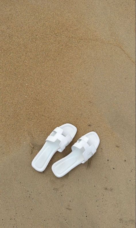 White Hermes Sandals, Hermes Sandals, Products Aesthetic, Fancy Sandals, Summer Neutrals, Ootd Aesthetic, Aesthetic Skincare, Summer Fresh, Hermes Shoes