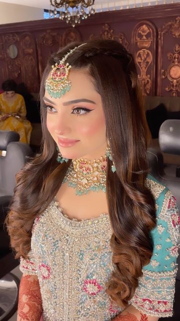 Allure Salon & Spa Islamabad on Instagram: "Prettiest Mehndi Bride ❤️" Mehndi Makeup Look, Mehndi Look For Bride, Mehndi Suit, Mehndi Hair, Mehndi Makeup, Mehndi Hairstyles, Mehndi Bride, Mehndi Brides, Wedding Guest Looks