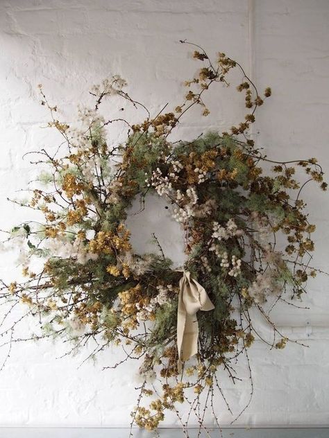 Dried Floral Wreaths, Spirit House, Christmas Wreath Decor, Dried Wreath, Christmas Wreaths Diy Easy, Natural Wreath, Christmas Decorations Wreaths, Dried Flower Wreaths, Deco Nature